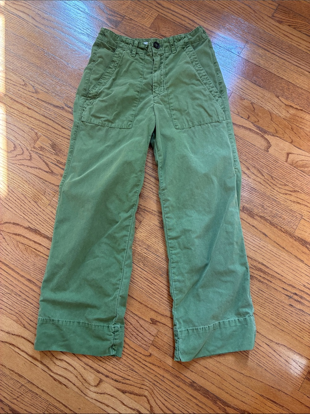 Velvet by graham and Spencer woman’s cropped Green Cargo Pants
